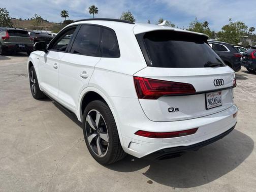 Ibis White 2023 Audi Q5 45 S line Premium Plus