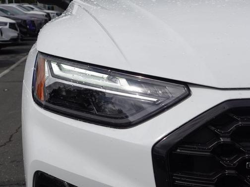 Ibis White 2023 Audi Q5 45 S line Premium Plus