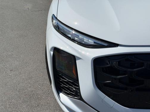 Glacier White Metallic 2026 Audi Q3 S line