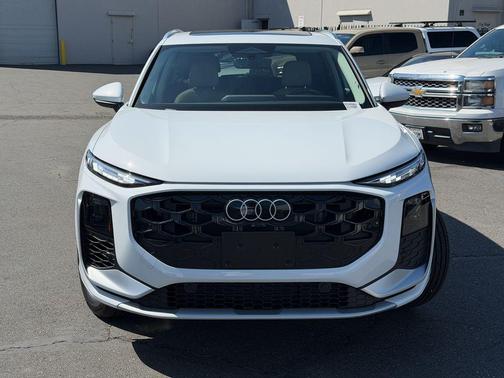 Glacier White Metallic 2026 Audi Q3 S line