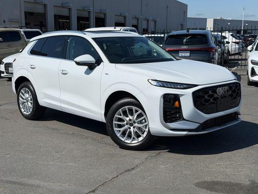 Glacier White Metallic 2026 Audi Q3 S line