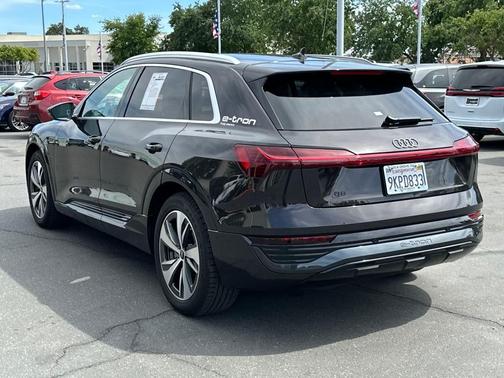 2024 Audi Q8 e-tron Premium
