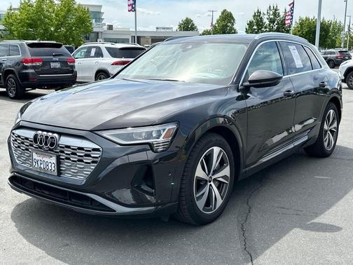 2024 Audi Q8 e-tron Premium