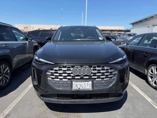 Mythos Black Metallic 2025 Audi Q5 2.0T quattro Premium
