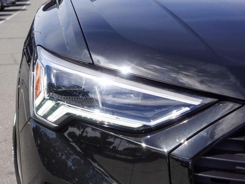 Mythos Black Metallic 2025 Audi Q3 45 S line Premium