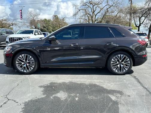 2024 Audi Q8 e-tron Premium