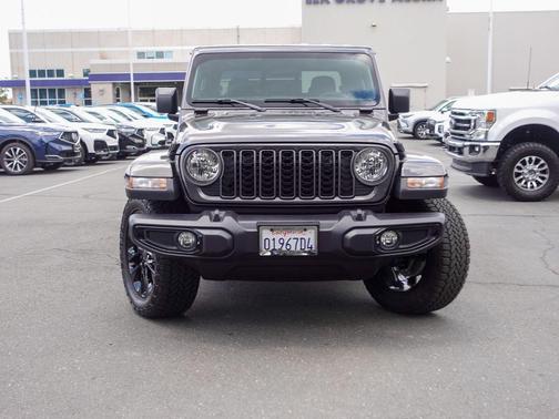 Granite Crystal Clearcoat Metallic 2024 Jeep Gladiator Nighthawk