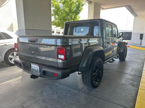 Granite Crystal Clearcoat Metallic 2024 Jeep Gladiator Nighthawk