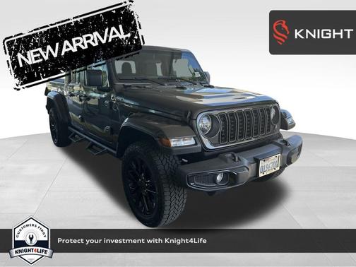 Granite Crystal Clearcoat Metallic 2024 Jeep Gladiator Nighthawk