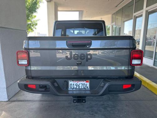 Granite Crystal Clearcoat Metallic 2024 Jeep Gladiator Nighthawk