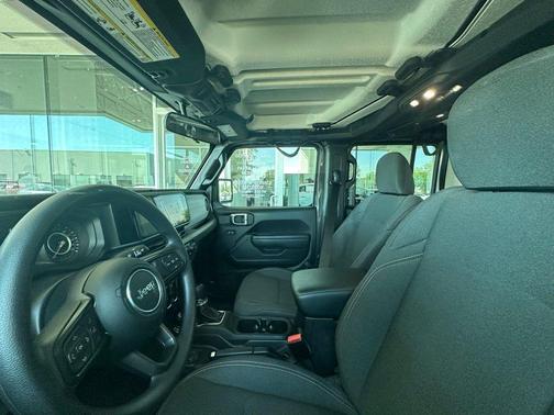 Granite Crystal Clearcoat Metallic 2024 Jeep Gladiator Nighthawk