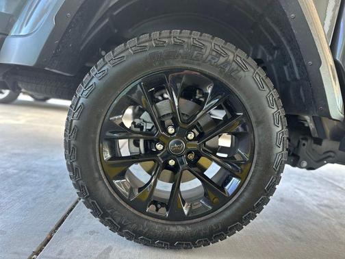 Granite Crystal Clearcoat Metallic 2024 Jeep Gladiator Nighthawk