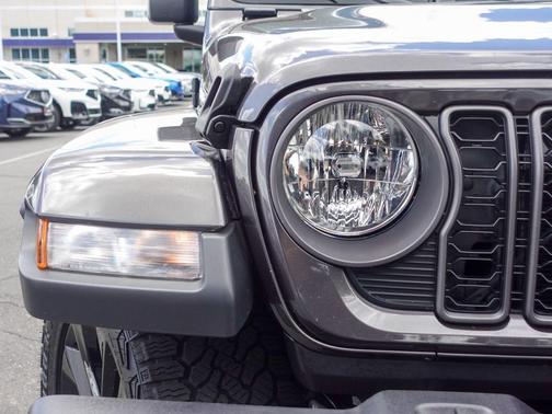 Granite Crystal Clearcoat Metallic 2024 Jeep Gladiator Nighthawk