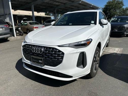 White 2025 Audi Q5 2.0T quattro Premium