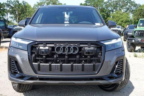 2025 Audi Q7 55 Premium Plus