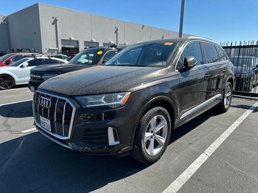 Tamarind Brown Metallic 2023 Audi Q7 45 Premium