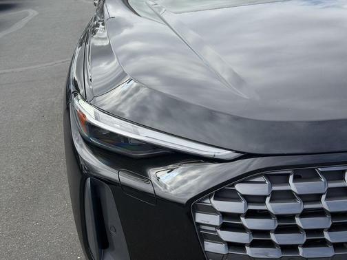 Mythos Black Metallic 2026 Audi Q5 PLUS
