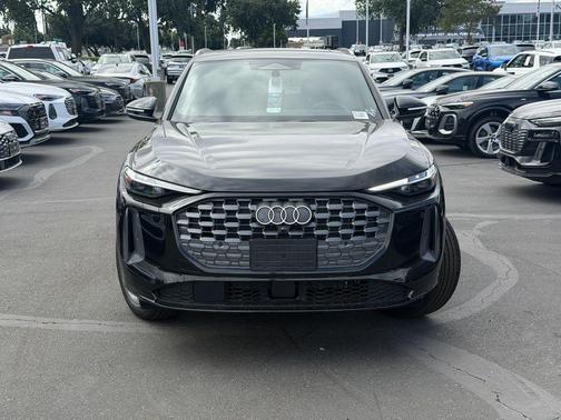 Mythos Black Metallic 2026 Audi Q5 PLUS