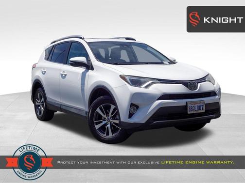 Super White 2018 Toyota RAV4 XLE