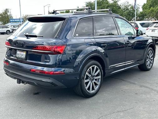 2024 Audi Q7 45 Premium Plus