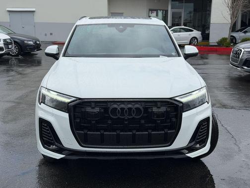 2026 Audi Q7 45 Premium Plus