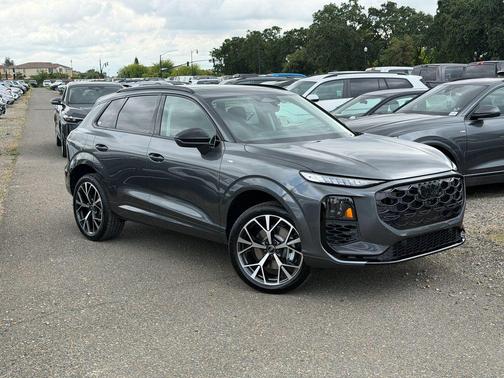 Daytona Gray Pearl 2026 Audi Q3 S line