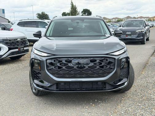 Daytona Gray Pearl 2026 Audi Q3 S line