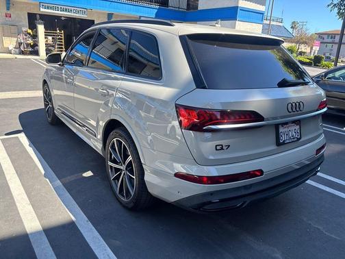 2021 Audi Q7 55 Premium Plus