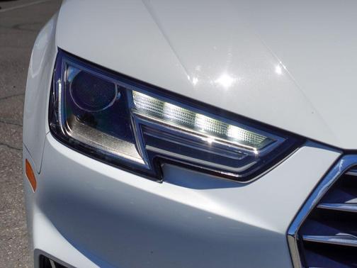 Glacier White Metallic 2019 Audi A4 2.0T Premium