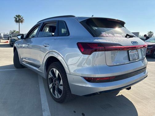 Florett Silver Metallic 2022 Audi e-tron Premium