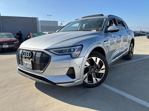 Florett Silver Metallic 2022 Audi e-tron Premium