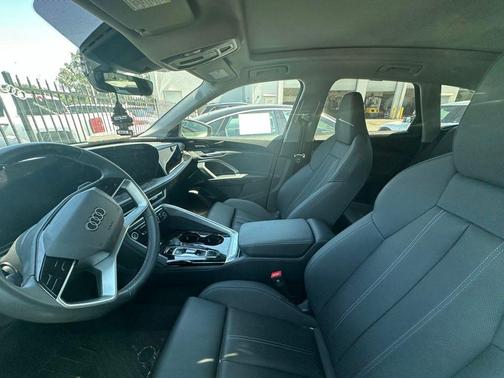 Tambora Gray Metallic 2025 Audi Q5 2.0T quattro Premium