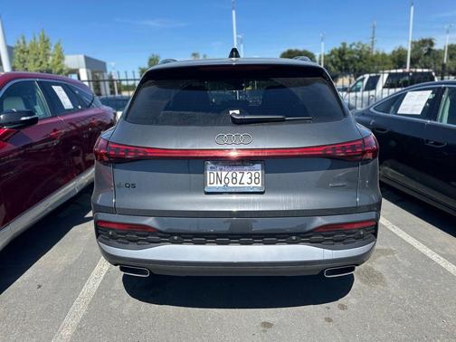 Tambora Gray Metallic 2025 Audi Q5 2.0T quattro Premium