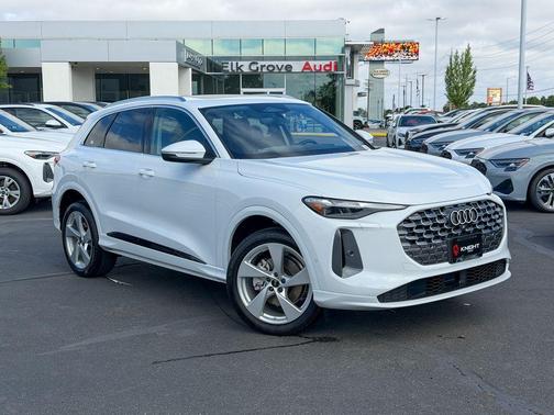 Glacier White Metallic 2026 Audi Q5 PLUS