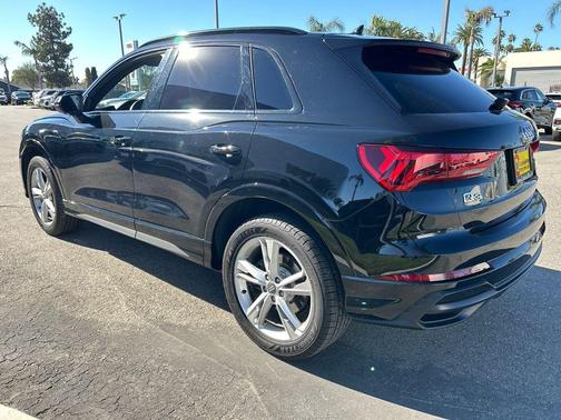 Mythos Black Metallic 2020 Audi Q3 45 S line Premium