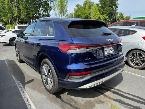 Navarra Blue Metallic 2023 Audi Q4 e-tron 40 Premium