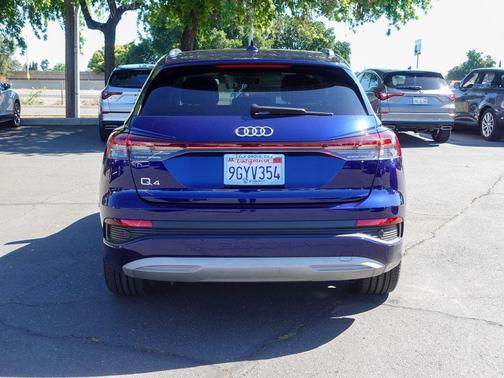 Navarra Blue Metallic 2023 Audi Q4 e-tron 40 Premium