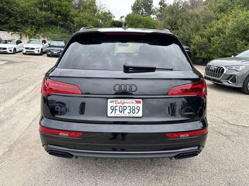 Mythos Black Metallic 2023 Audi Q5 e 55 S line quattro Premium