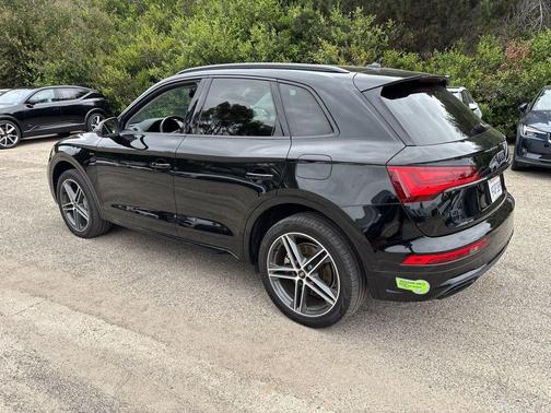 Mythos Black Metallic 2023 Audi Q5 e 55 S line quattro Premium