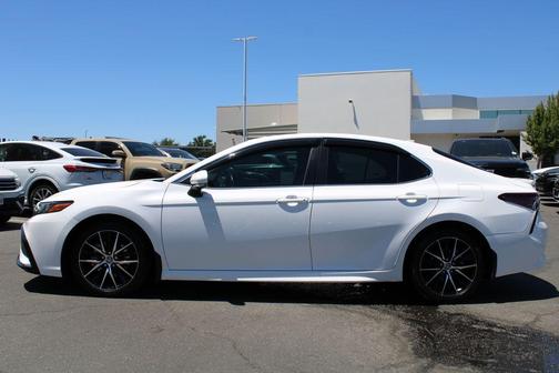 2023 Toyota Camry Hybrid SE
