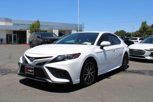 2023 Toyota Camry Hybrid SE