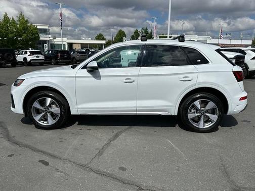 2024 Audi Q5 40 Premium
