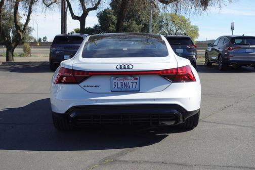 2024 Audi e-tron GT Premium Plus