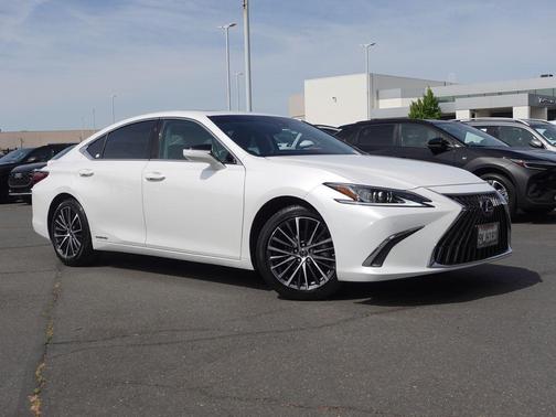Eminent White Pearl 2022 Lexus ES 300h 300H