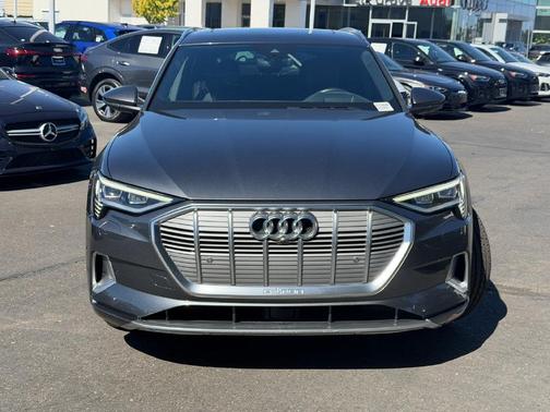 Daytona Gray Pearl Effect 2019 Audi e-tron Prestige