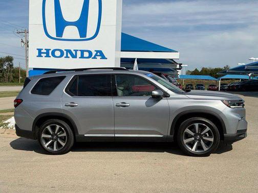 Lunar Silver Metallic 2025 Honda Pilot Elite