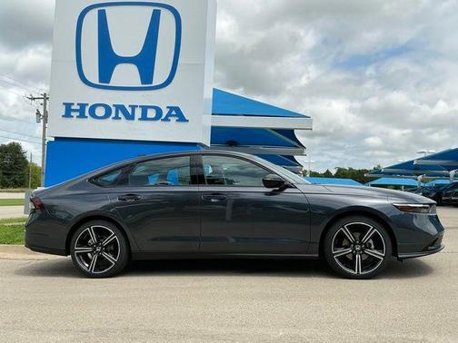 Meteorite Gray Metallic 2026 Honda Accord SE