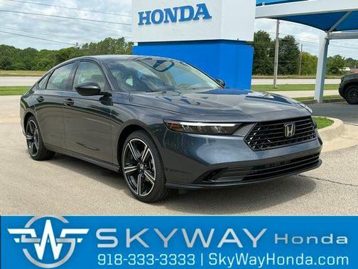 Meteorite Gray Metallic 2026 Honda Accord SE