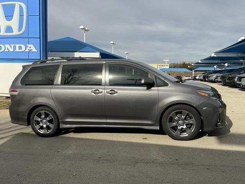 2018 Toyota Sienna SE Premium