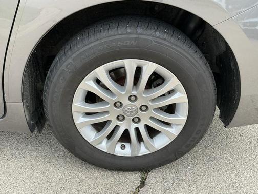 2017 Toyota Sienna XLE